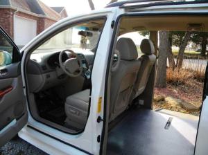 thumbs 2010 toyota sienna int a985d4368a866ab6f7d2c058f460a0de Tips for Selecting the Right Wheelchair Van for Your Needs