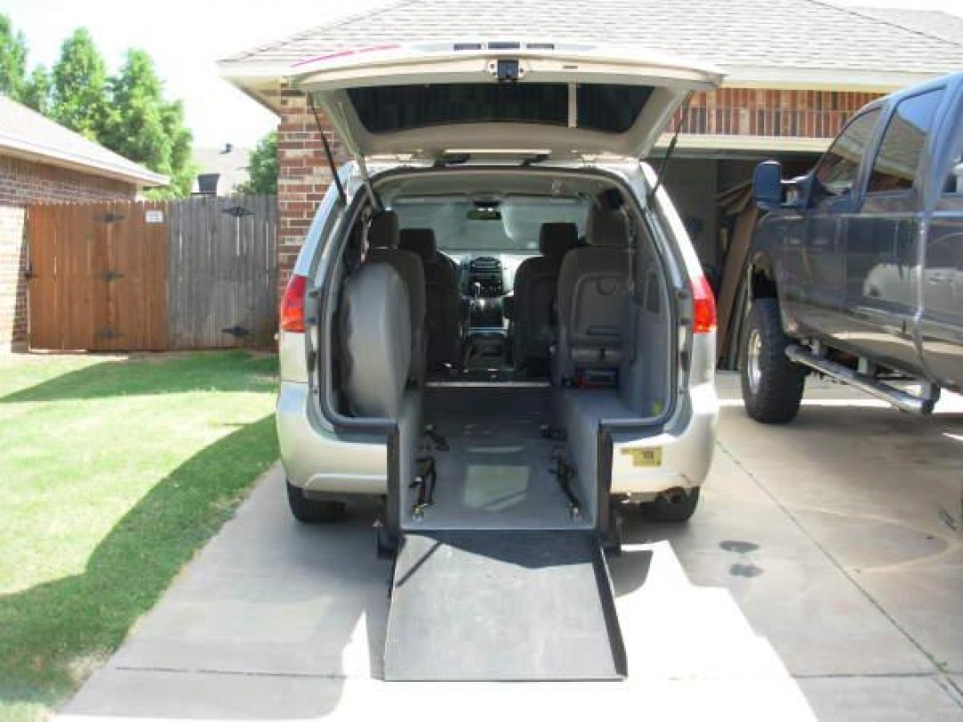 Read Wheelchair Vans With Rear Access Entry Explained 2006 Toyota Sienna Ext