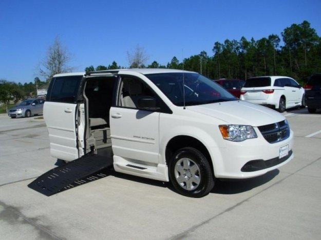 Spacious BraunAbility Dodge Grand 