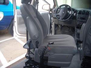 thumbs dodge caravan 2006 4909bd2cce1266e5e598d86d405e9564 Interior Handicap Driving Features Helping the Disabled Driver