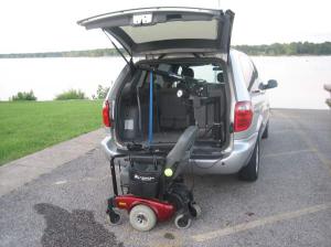 thumbs dodge caravan 2006 097259b0d926e73c0b1c79897a93abc9 Can an Everyday Car Be Wheelchair Accessible?